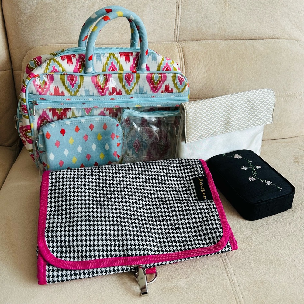 🔥NEW🔥Lot of 4 Toileteries and Jewelry Travel Bags Pouches